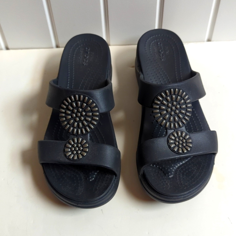 Crocs NWT Dual Comfort Sandal in 8 Wide.